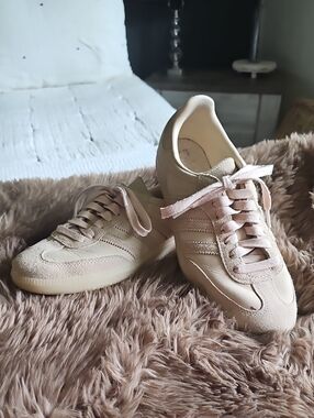 Women’s Classic Casual Lace-Up Sneakers in Blush